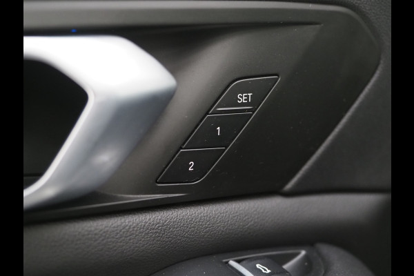 BMW X5 xDrive45e Full Black | Panoramadak | Luchtvering | Head Up | Adaptive Cruise | Camera