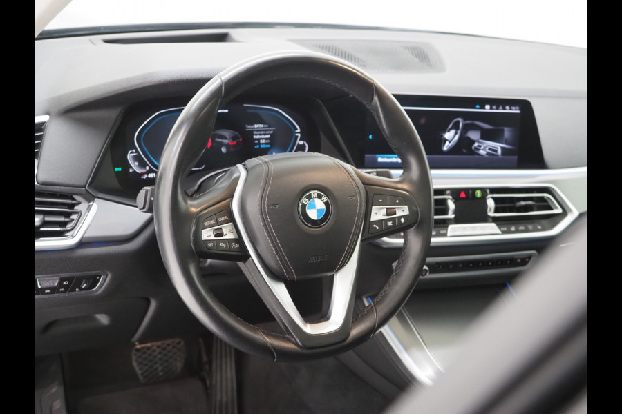 BMW X5 xDrive45e Full Black | Panoramadak | Luchtvering | Head Up | Adaptive Cruise | Camera
