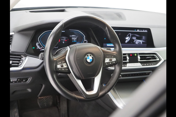 BMW X5 xDrive45e Full Black | Panoramadak | Luchtvering | Head Up | Adaptive Cruise | Camera