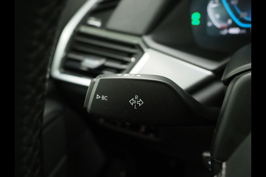 BMW X5 xDrive45e Full Black | Panoramadak | Luchtvering | Head Up | Adaptive Cruise | Camera