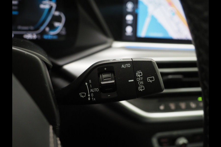 BMW X5 xDrive45e Full Black | Panoramadak | Luchtvering | Head Up | Adaptive Cruise | Camera
