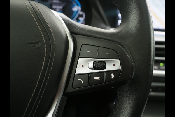 BMW X5 xDrive45e Full Black | Panoramadak | Luchtvering | Head Up | Adaptive Cruise | Camera