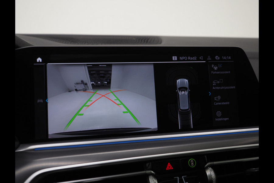 BMW X5 xDrive45e Full Black | Panoramadak | Luchtvering | Head Up | Adaptive Cruise | Camera
