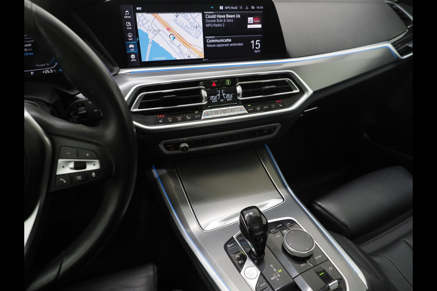 BMW X5 xDrive45e Full Black | Panoramadak | Luchtvering | Head Up | Adaptive Cruise | Camera