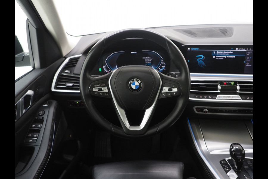 BMW X5 xDrive45e Full Black | Panoramadak | Luchtvering | Head Up | Adaptive Cruise | Camera