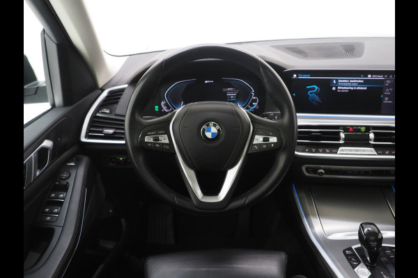 BMW X5 xDrive45e Full Black | Panoramadak | Luchtvering | Head Up | Adaptive Cruise | Camera