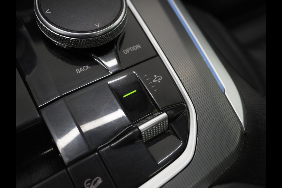 BMW X5 xDrive45e Full Black | Panoramadak | Luchtvering | Head Up | Adaptive Cruise | Camera