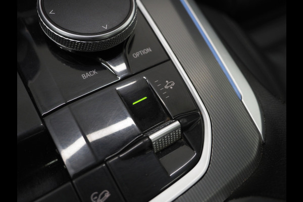 BMW X5 xDrive45e Full Black | Panoramadak | Luchtvering | Head Up | Adaptive Cruise | Camera