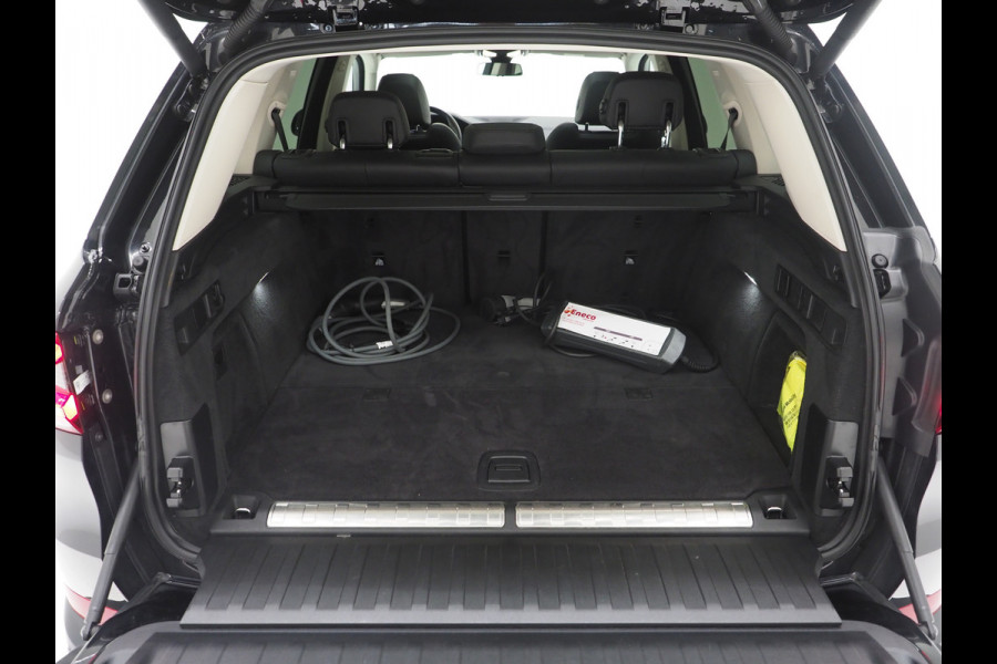 BMW X5 xDrive45e Full Black | Panoramadak | Luchtvering | Head Up | Adaptive Cruise | Camera