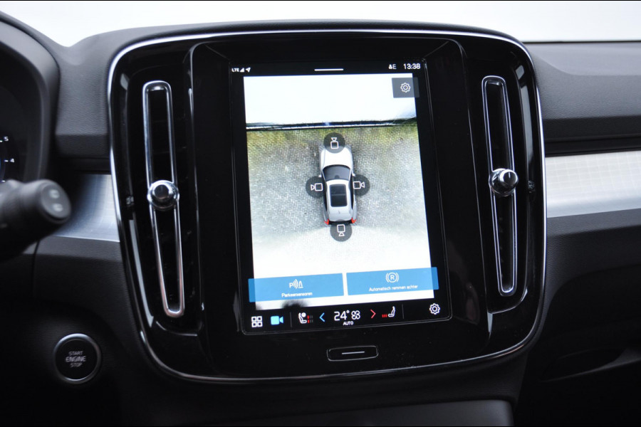 Volvo XC40 B4 211PK Automaat Plus Dark / Adaptive cruise control / Elektrische stoelen / Harman Kardon audio / Pilot assist / BLIS / Stoel en stuur verwarming / Elektrische achterklep / Parkeersensoren met 360 camera / Google infotainment