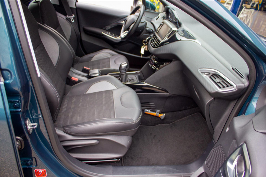 Peugeot 2008 1.2 PureTech Allure 110pk Trekhaak Lmv Camera Clima Navi Bluetooth