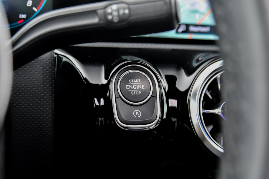 Mercedes-Benz CLA-Klasse 200 AMG Edition. Pano, Camera, Multibeam, Sfeer, 19'', CarPlay!