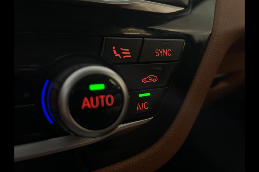BMW 5 Serie Touring 520d High Executive AUTOMAAT PANO AIRCO NAVI CRUISE BLUETOOTH HEAD UP DISPLAY LEER TREKHAAK VELGEN NIEUWSTAAT