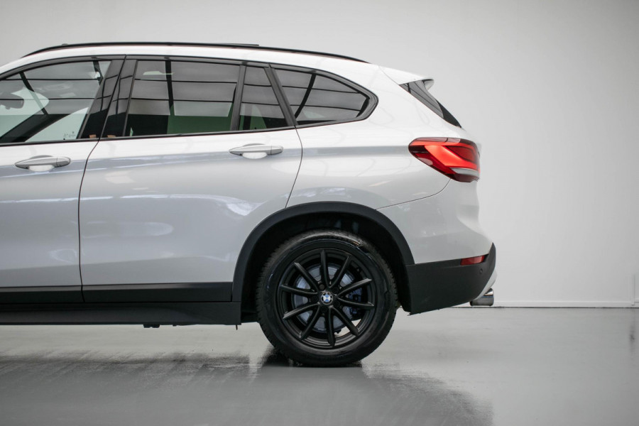 BMW X1 xDrive25e Executive Edition |Pano|HUD|H&K|Memory|Stuurverwarm.|Camera|