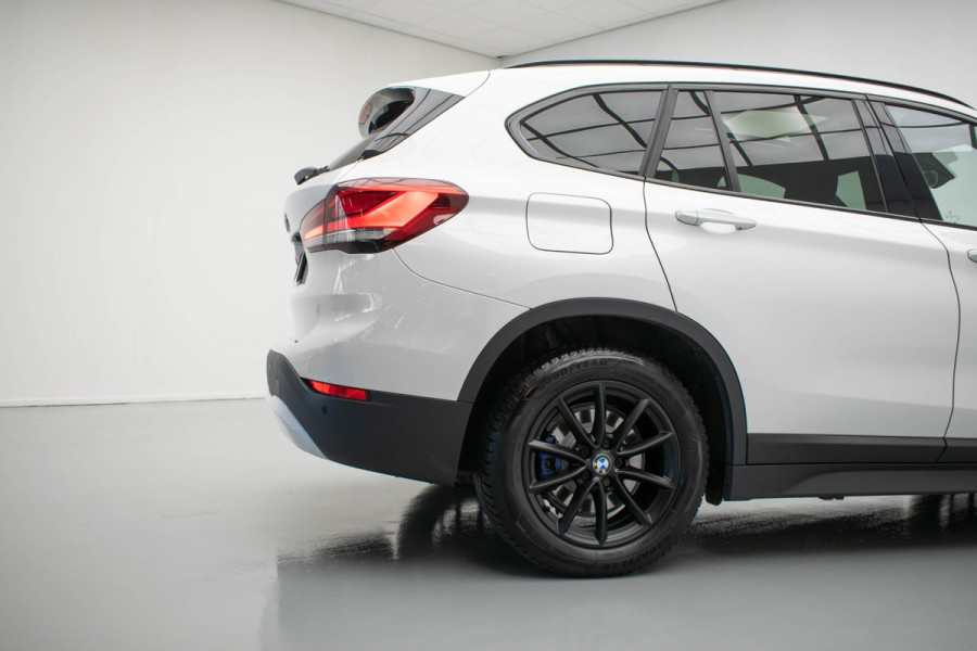BMW X1 xDrive25e Executive Edition |Pano|HUD|H&K|Memory|Stuurverwarm.|Camera|