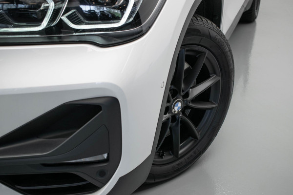 BMW X1 xDrive25e Executive Edition |Pano|HUD|H&K|Memory|Stuurverwarm.|Camera|