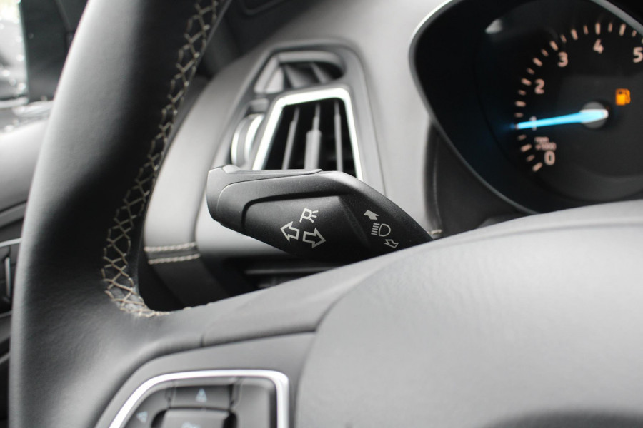 Ford Kuga 1.5 EcoBoost Vignale | Trekhaak Afneembaar 2000KG | Cruise Control | Navigatie | Climate Control | Lichtmetalen Velgen |