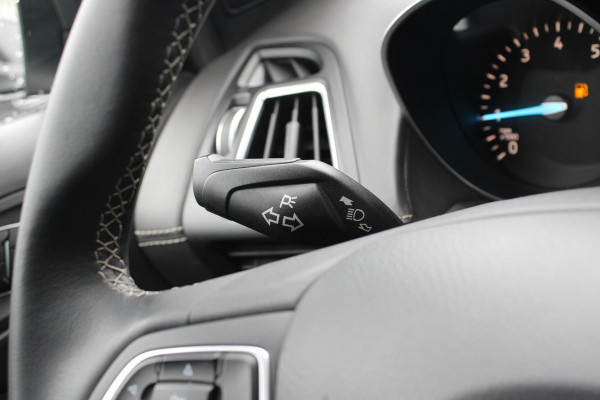 Ford Kuga 1.5 EcoBoost Vignale | Trekhaak Afneembaar 2000KG | Cruise Control | Navigatie | Climate Control | Lichtmetalen Velgen |