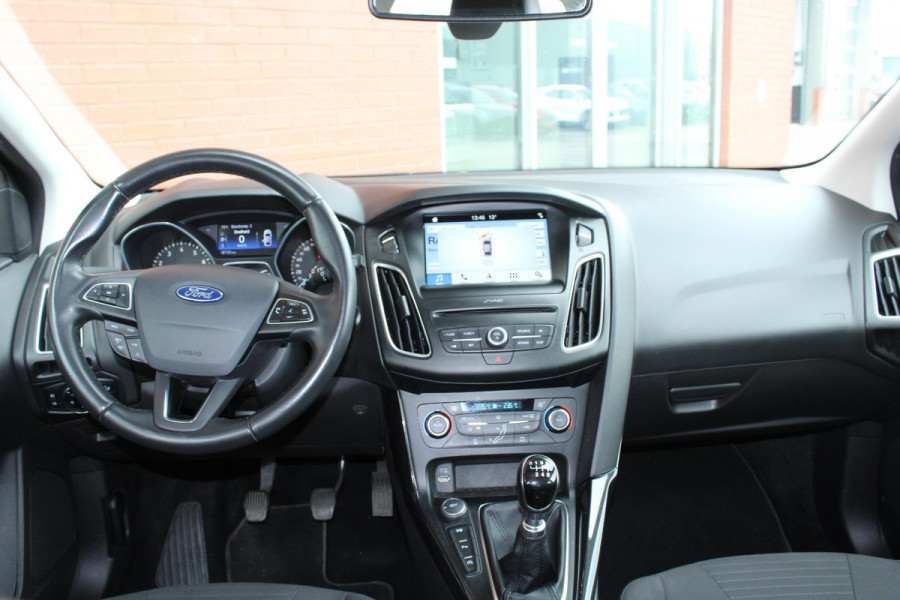 Ford FOCUS Wagon 1.0 Ecoboost 125 PK Titanium | Trekhaak | 17 Inch Lichtmetalen Velgen | Climate Control | Cruise Control |