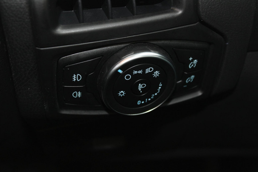 Ford FOCUS Wagon 1.0 Ecoboost 125 PK Titanium | Trekhaak | 17 Inch Lichtmetalen Velgen | Climate Control | Cruise Control |