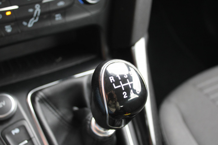 Ford FOCUS Wagon 1.0 Ecoboost 125 PK Titanium | Trekhaak | 17 Inch Lichtmetalen Velgen | Climate Control | Cruise Control |