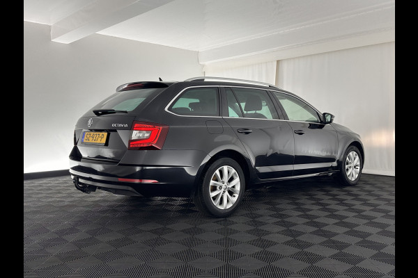 Škoda Octavia Combi 1.6 TDI Greentech Clever Edition Aut. *1/2LEATHER | NAVI-FULLMAP | COMFORT-SEATS | DAB+ | HEATED-SEATS | 16''ALU | TOWBAR | ECC | PDC | CRUISE*