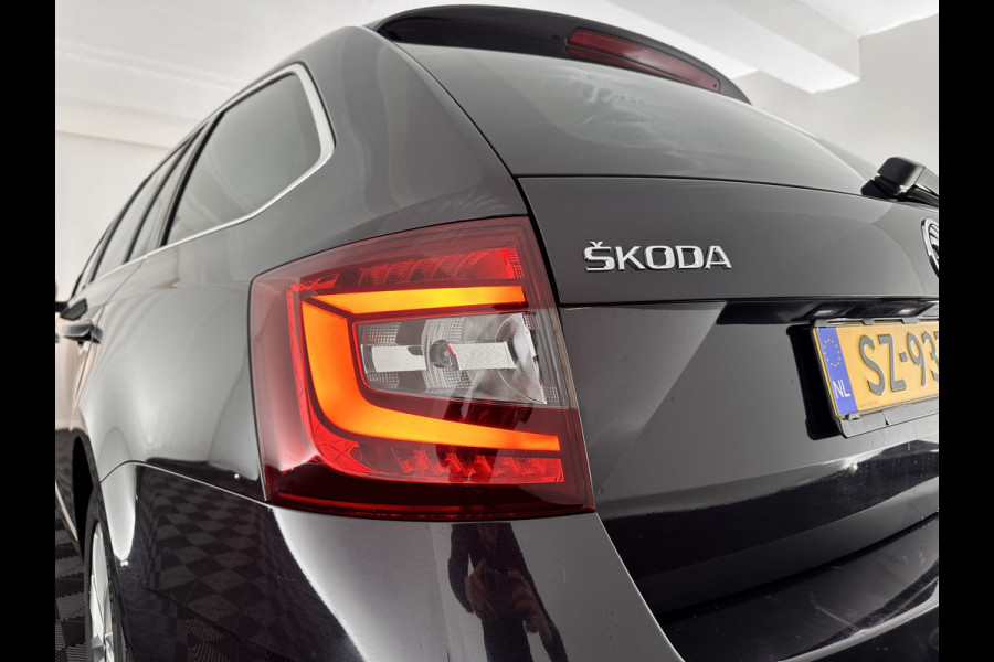 Škoda Octavia Combi 1.6 TDI Greentech Clever Edition Aut. *1/2LEATHER | NAVI-FULLMAP | COMFORT-SEATS | DAB+ | HEATED-SEATS | 16''ALU | TOWBAR | ECC | PDC | CRUISE*