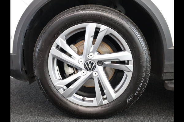 Volkswagen T-Roc 1.0 TSI Life 75 Edition 110pk 6bak| digital display| camera| side-skirts| navi | 17'LM-velgen| parksensors