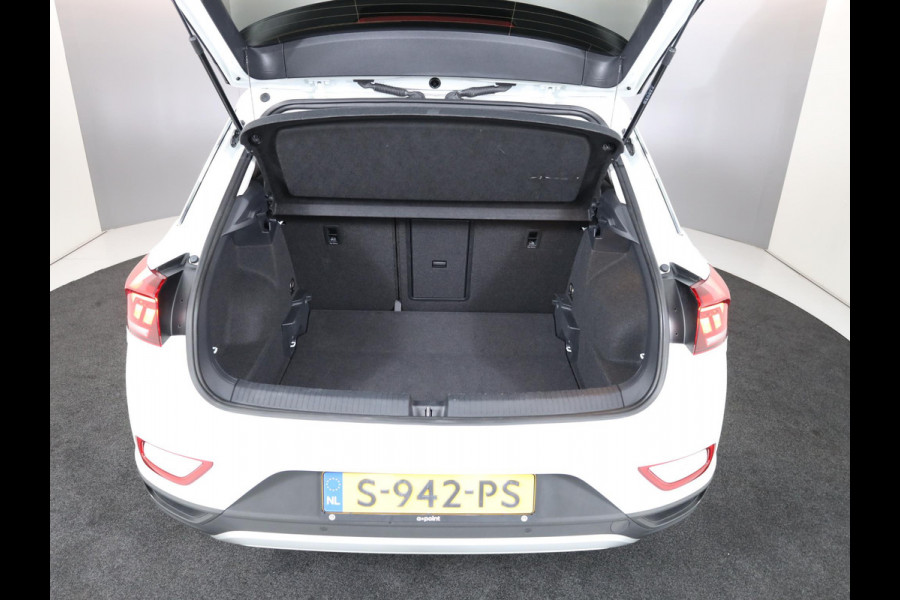 Volkswagen T-Roc 1.0 TSI Life 75 Edition 110pk 6bak| digital display| camera| side-skirts| navi | 17'LM-velgen| parksensors