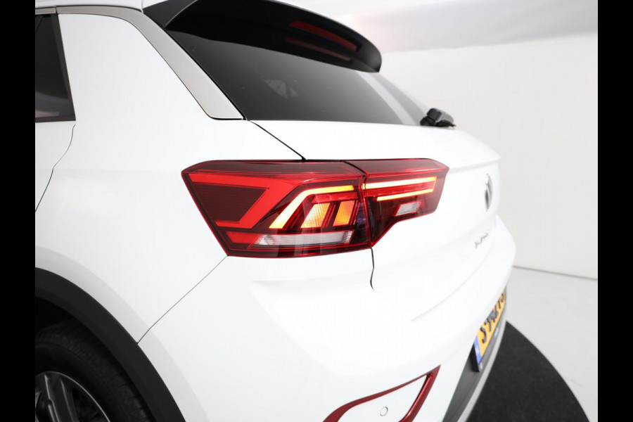 Volkswagen T-Roc 1.0 TSI Life 75 Edition 110pk 6bak| digital display| camera| side-skirts| navi | 17'LM-velgen| parksensors