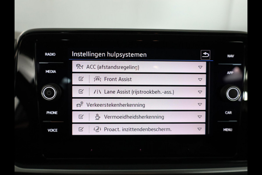 Volkswagen T-Roc 1.0 TSI Life 75 Edition 110pk 6bak| digital display| camera| side-skirts| navi | 17'LM-velgen| parksensors