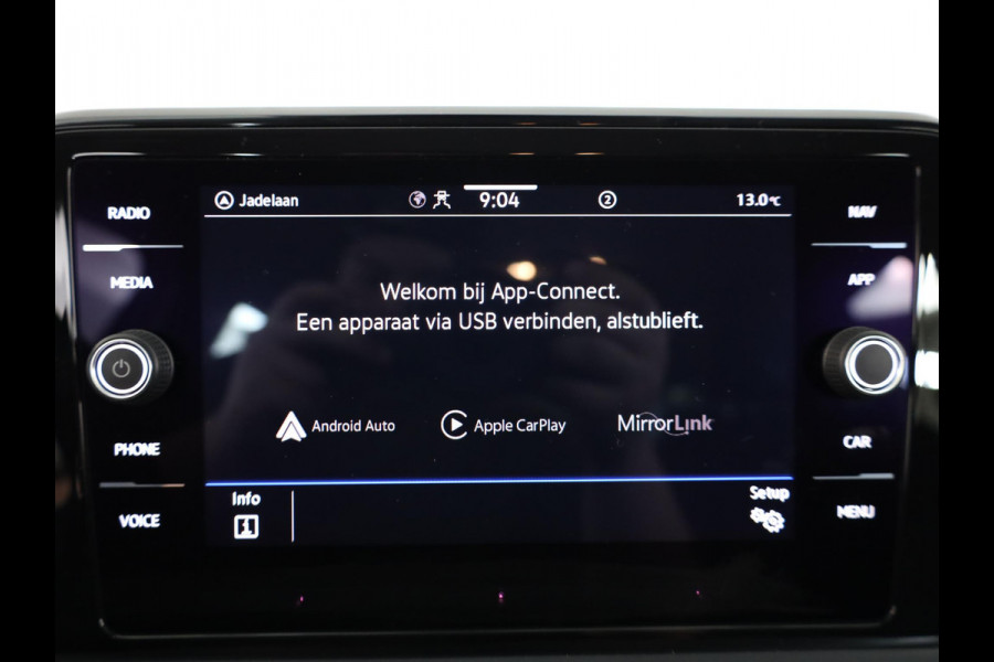 Volkswagen T-Roc 1.0 TSI Life 75 Edition 110pk 6bak| digital display| camera| side-skirts| navi | 17'LM-velgen| parksensors