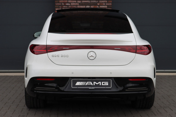 Mercedes-Benz EQE 300 Premium AMG Line 89 kWh | Hyperscreen | Airmatic | Distronic+ | Memory | Burmester |  Digital Light | Panoramadak | Warmtepomp | Surround Camera | Augmented Reality | Leder | Keyless Go |