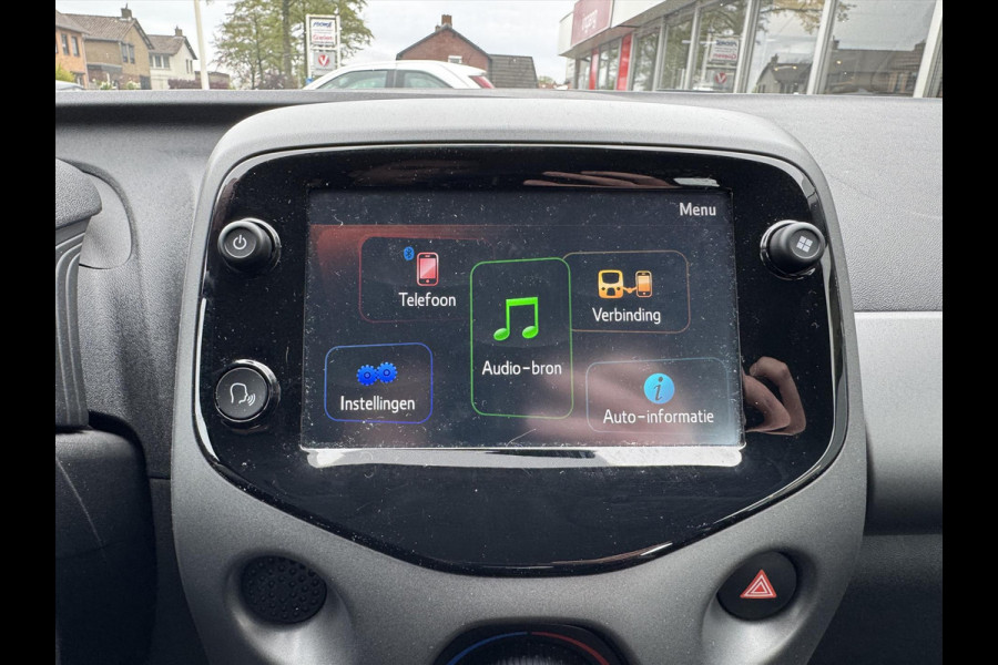 Toyota Aygo 1.0 VVT-i 72pk X-Play | Eerste eigenaar, Apple CarPlay/Android Auto, Parkeercamera, Bluetooth, Stuurbediening