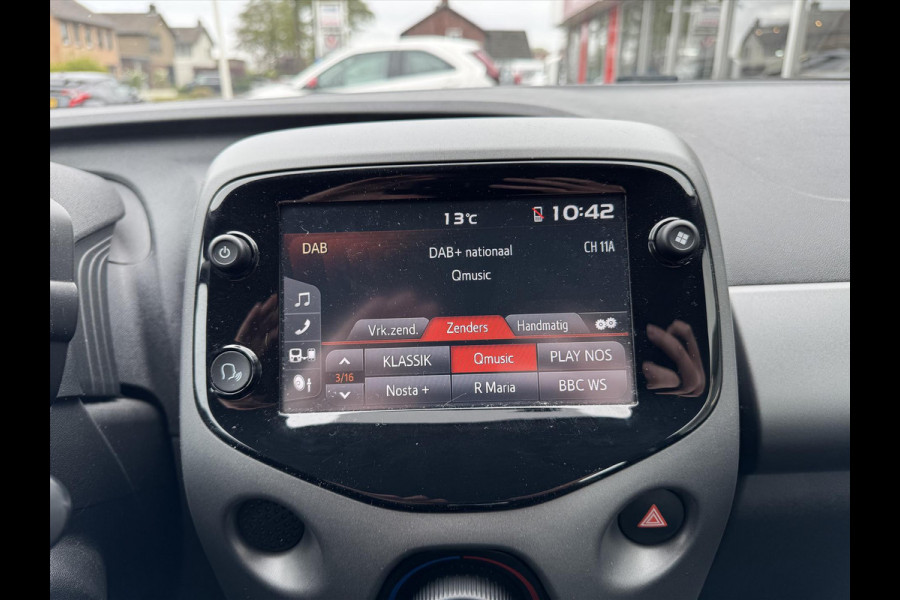 Toyota Aygo 1.0 VVT-i 72pk X-Play | Eerste eigenaar, Apple CarPlay/Android Auto, Parkeercamera, Bluetooth, Stuurbediening
