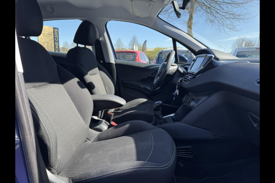 Peugeot 208 1.2 PureTech Blue Lion Navi,Airco,Cruise,Trekhaak,Pdc,Weinig KM,Dealer Onderhouden,Apk tot 03-2026