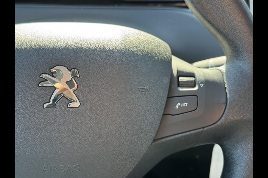 Peugeot 208 1.2 PureTech Blue Lion Navi,Airco,Cruise,Trekhaak,Pdc,Weinig KM,Dealer Onderhouden,Apk tot 03-2026