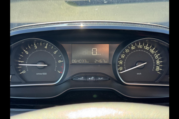 Peugeot 208 1.2 PureTech Blue Lion Navi,Airco,Cruise,Trekhaak,Pdc,Weinig KM,Dealer Onderhouden,Apk tot 03-2026