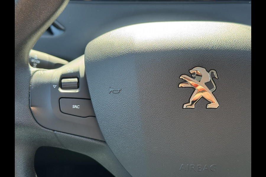 Peugeot 208 1.2 PureTech Blue Lion Navi,Airco,Cruise,Trekhaak,Pdc,Weinig KM,Dealer Onderhouden,Apk tot 03-2026