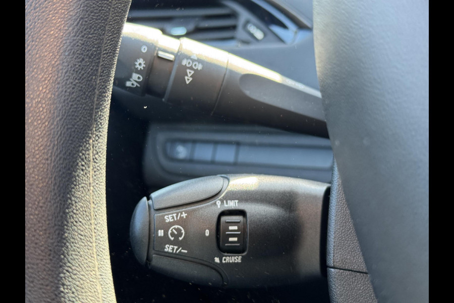 Peugeot 208 1.2 PureTech Blue Lion Navi,Airco,Cruise,Trekhaak,Pdc,Weinig KM,Dealer Onderhouden,Apk tot 03-2026