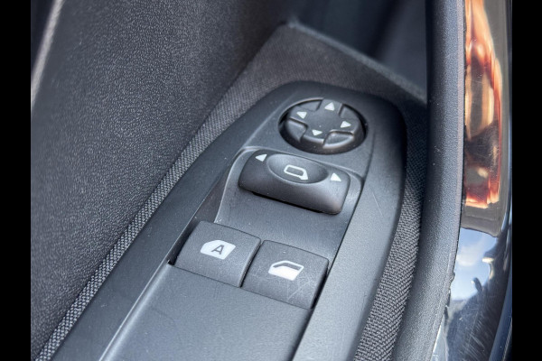 Peugeot 208 1.2 PureTech Blue Lion Navi,Airco,Cruise,Trekhaak,Pdc,Weinig KM,Dealer Onderhouden,Apk tot 03-2026