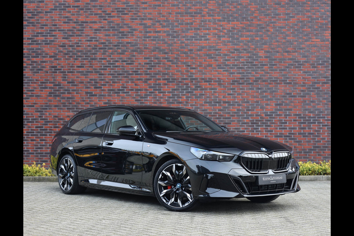BMW 5 Serie Touring 530e xDrive *M sport pro*Pano*B&W*Trekhaak* BMW 5 Serie Touring 530e xDrive *M sport pro*Pano*B&W*Trekhaak*