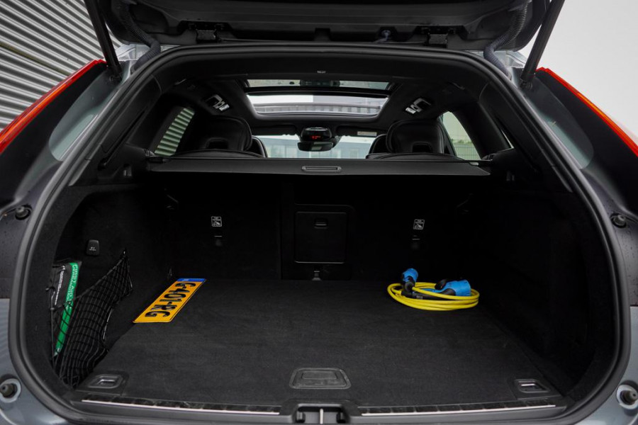 Volvo XC60 2.0 T8 Twin Engine AWD Polestar Engineered 405PK / Pano / NL Auto / Dealeronderhoud / Incl BTW / IntelliSafe