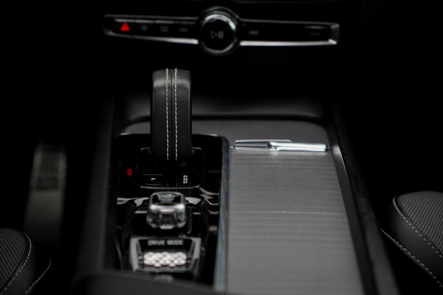 Volvo XC60 2.0 T8 Twin Engine AWD Polestar Engineered 405PK / Pano / NL Auto / Dealeronderhoud / Incl BTW / IntelliSafe