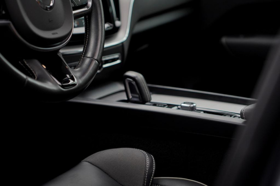 Volvo XC60 2.0 T8 Twin Engine AWD Polestar Engineered 405PK / Pano / NL Auto / Dealeronderhoud / Incl BTW / IntelliSafe