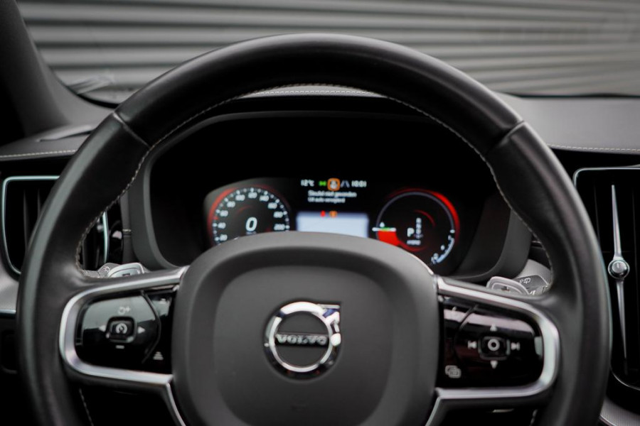 Volvo XC60 2.0 T8 Twin Engine AWD Polestar Engineered 405PK / Pano / NL Auto / Dealeronderhoud / Incl BTW / IntelliSafe