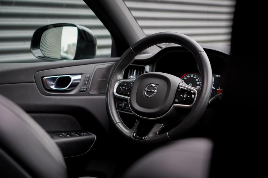 Volvo XC60 2.0 T8 Twin Engine AWD Polestar Engineered 405PK / Pano / NL Auto / Dealeronderhoud / Incl BTW / IntelliSafe