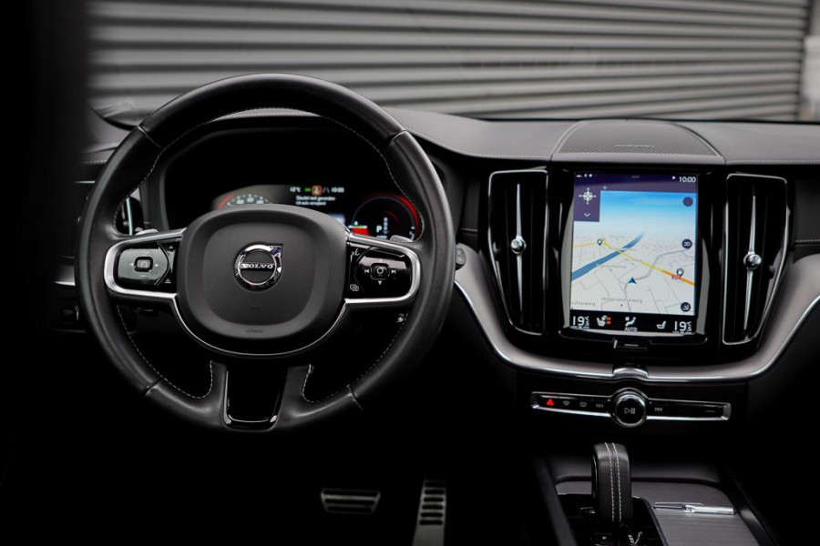 Volvo XC60 2.0 T8 Twin Engine AWD Polestar Engineered 405PK / Pano / NL Auto / Dealeronderhoud / Incl BTW / IntelliSafe