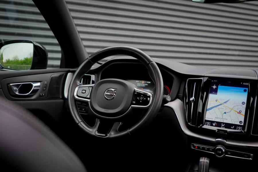 Volvo XC60 2.0 T8 Twin Engine AWD Polestar Engineered 405PK / Pano / NL Auto / Dealeronderhoud / Incl BTW / IntelliSafe