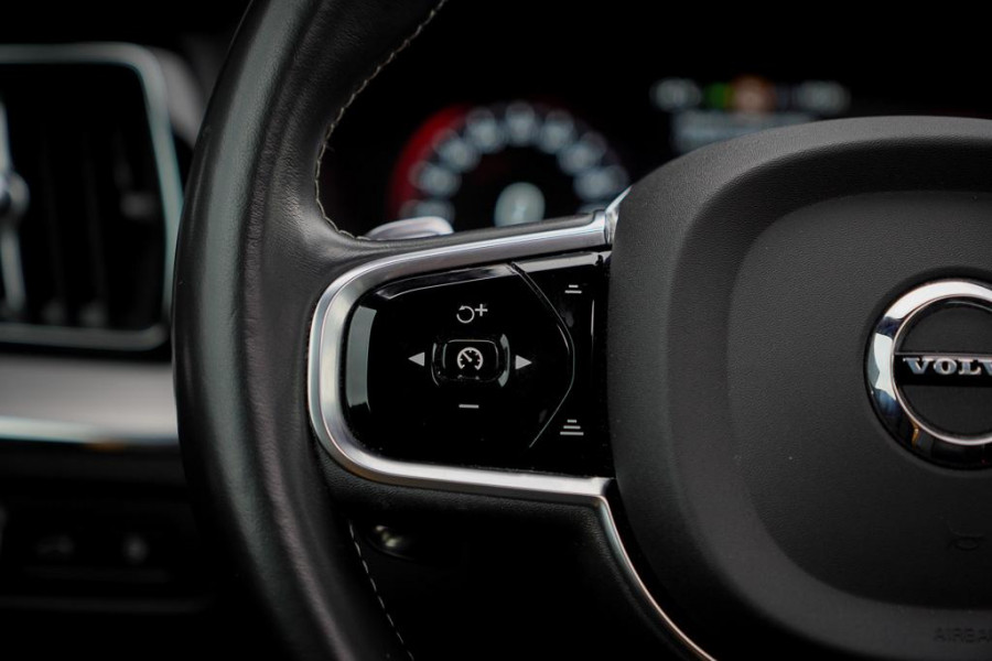 Volvo XC60 2.0 T8 Twin Engine AWD Polestar Engineered 405PK / Pano / NL Auto / Dealeronderhoud / Incl BTW / IntelliSafe